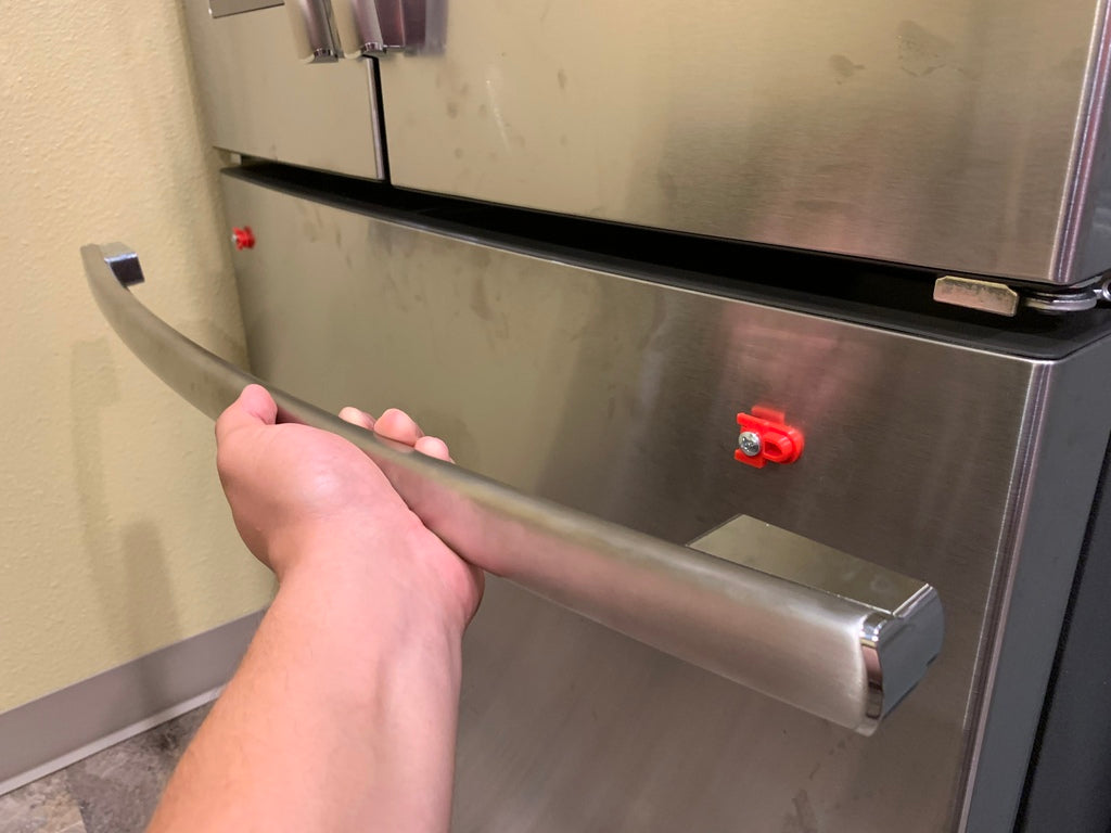 3D printed GE refrigerator freezer handle clip used to repair a broken door handle mount