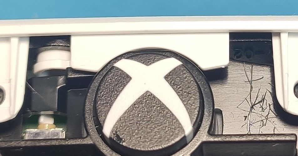 3D printed replacement bumper pushers for an Xbox Series 1914 controller repair