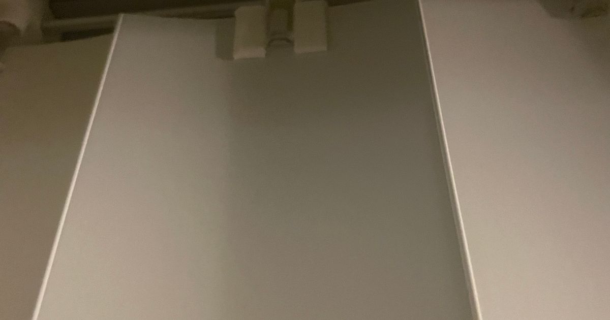 Vertical blinds repair clip used to restore a broken blind slat hanger