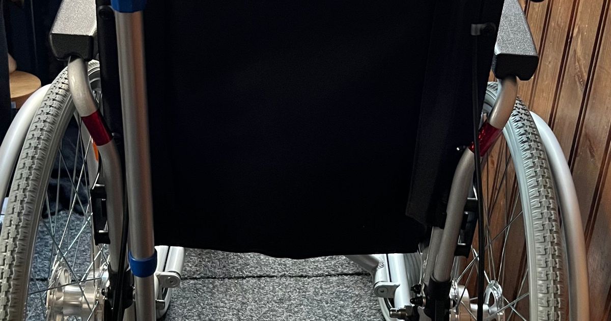 3D printed wheelchair-mounted crutches holder with frame clips