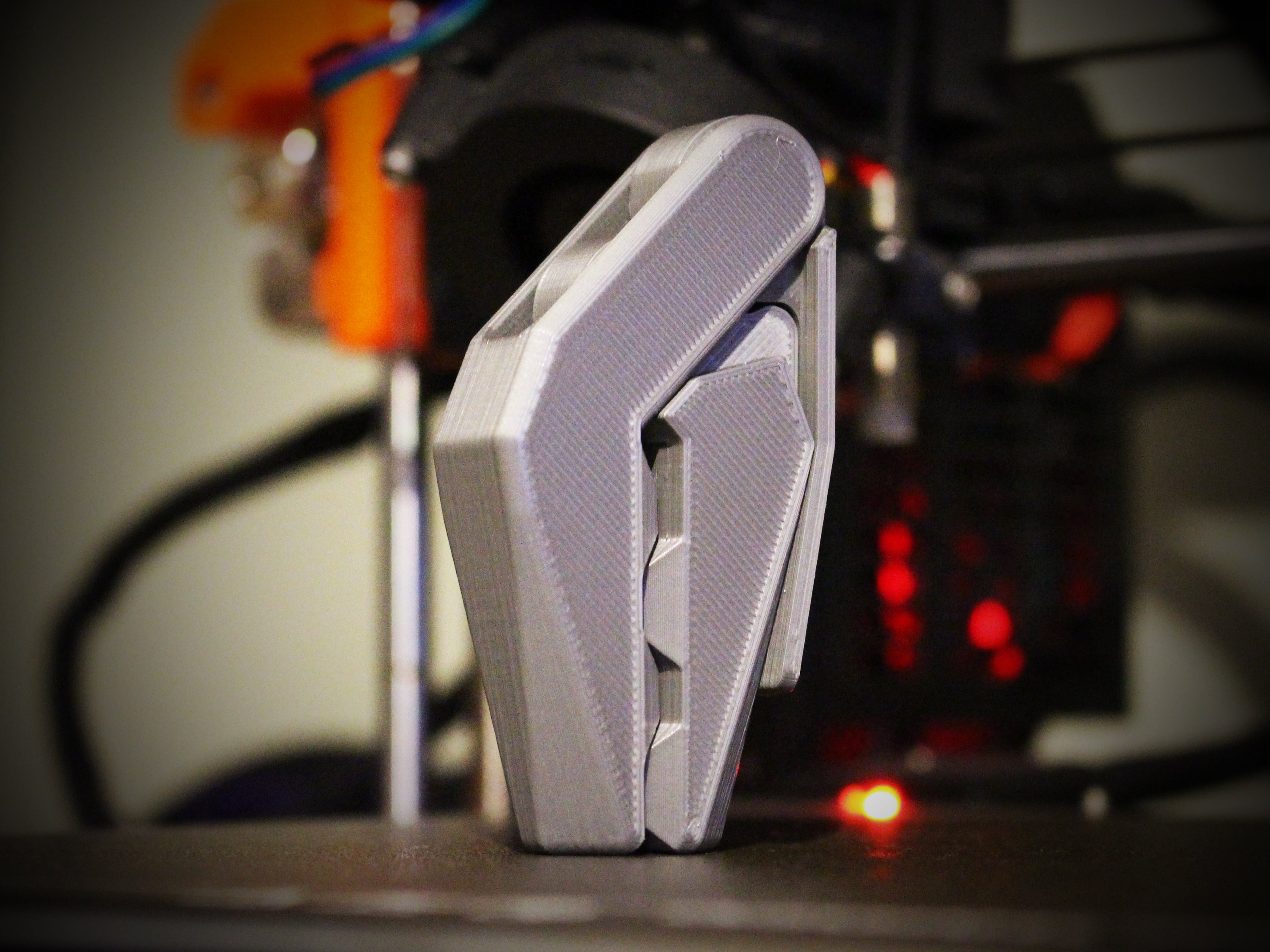 Print-in-place 3D printed bag clip sealing an opened pantry bag