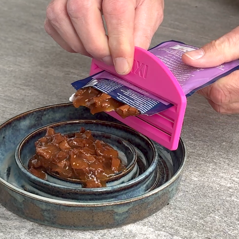 3D printed cat food bag squeezer for wet food pouches