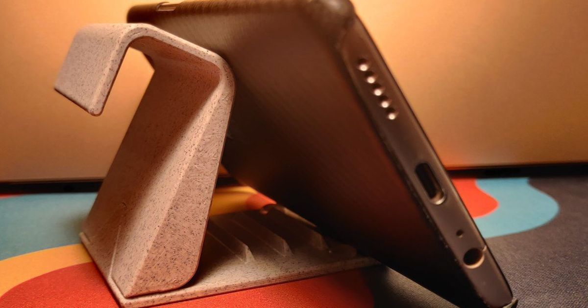 3D printed airplane and travel phone holder clipped for hands-free phone viewing