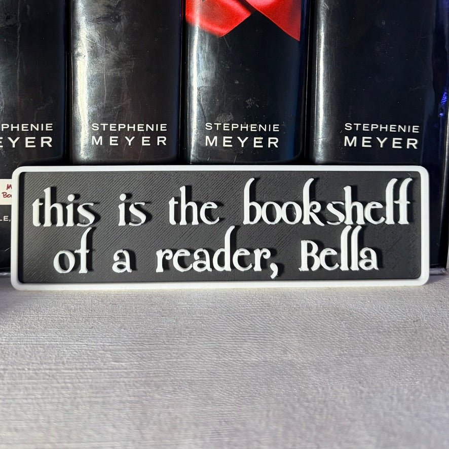 3d Printed Shelf Sign - "This is the bookshelf of a reader"
