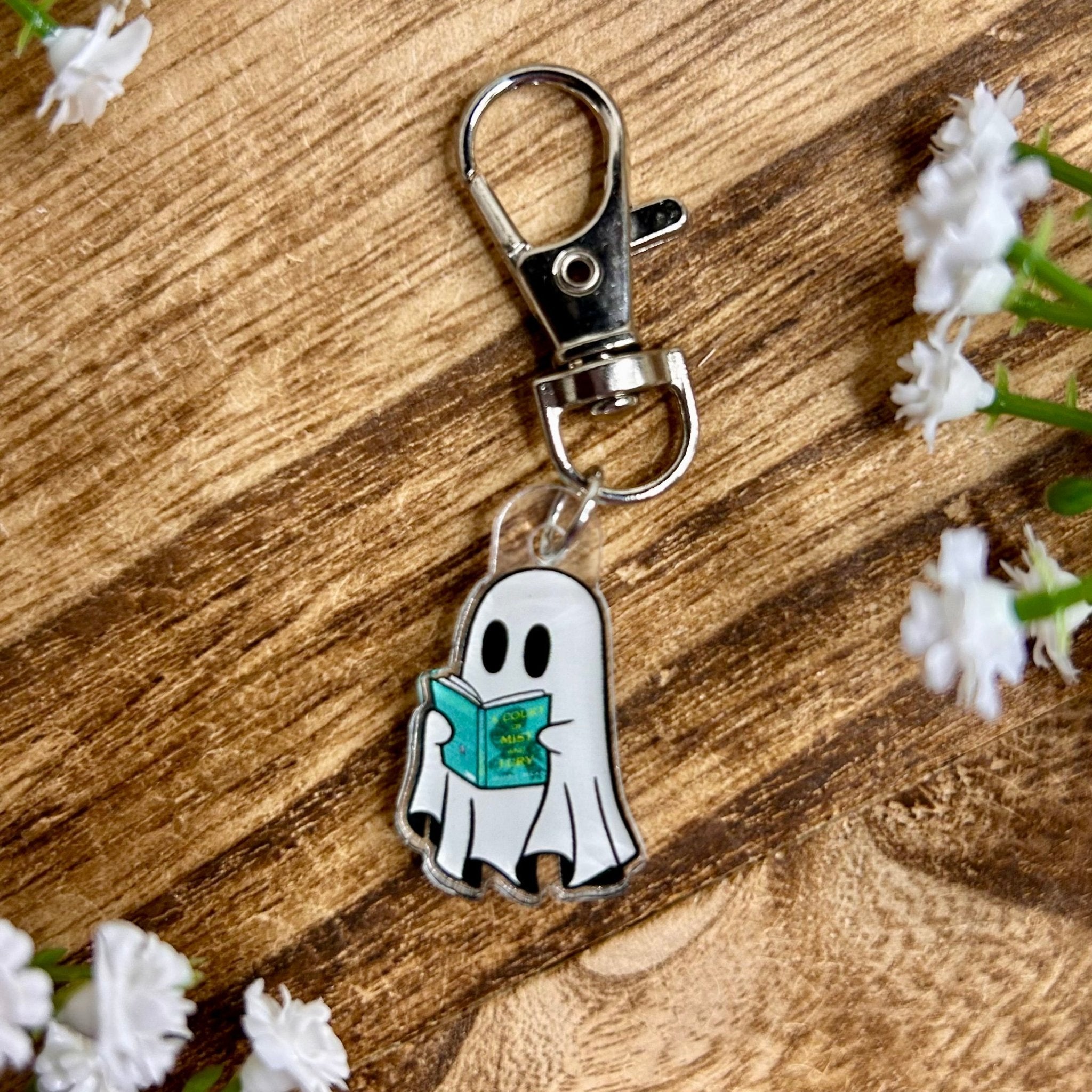 Ghost Reading A Court of Mist and Fury Dust Plug USB-C