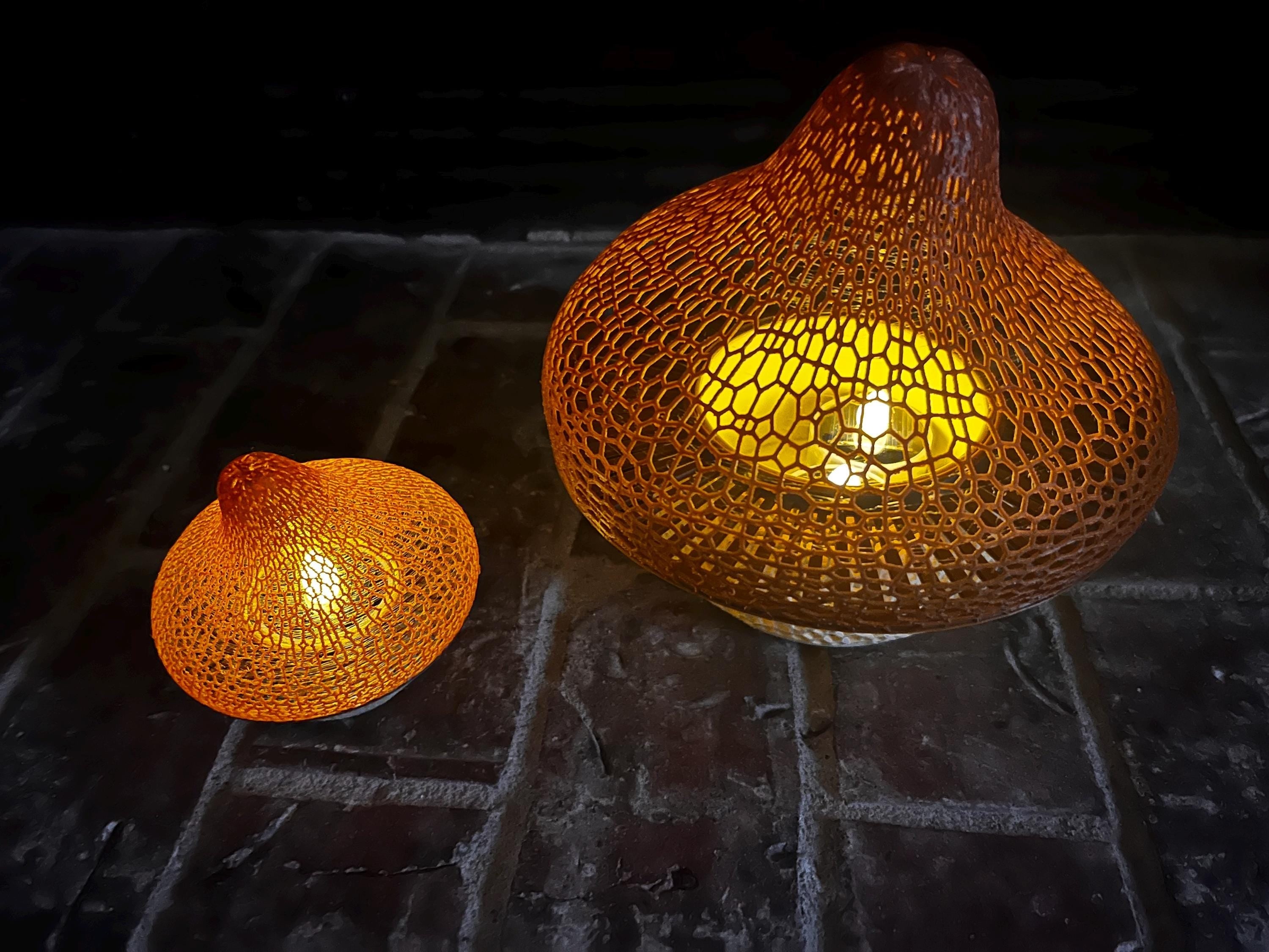 Large 8 inch Mushroom Lattice Solar Light