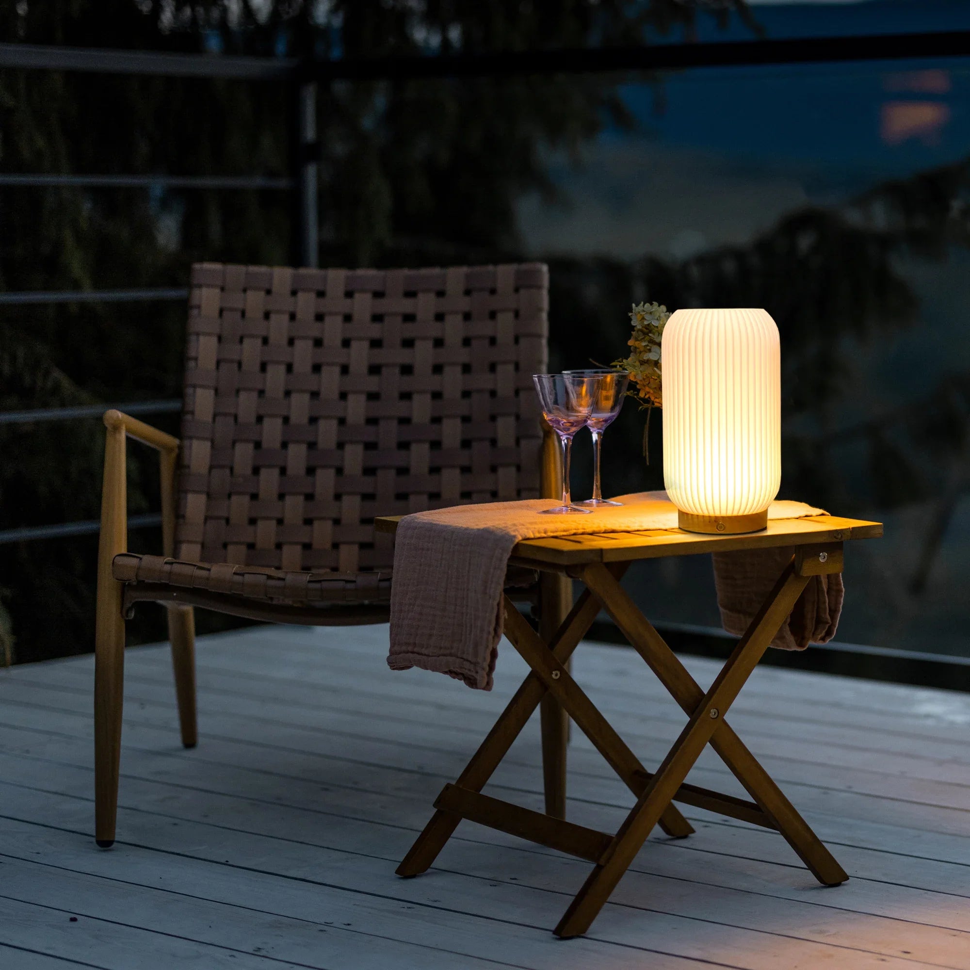 Rechargeable Ribbed Table Lamp