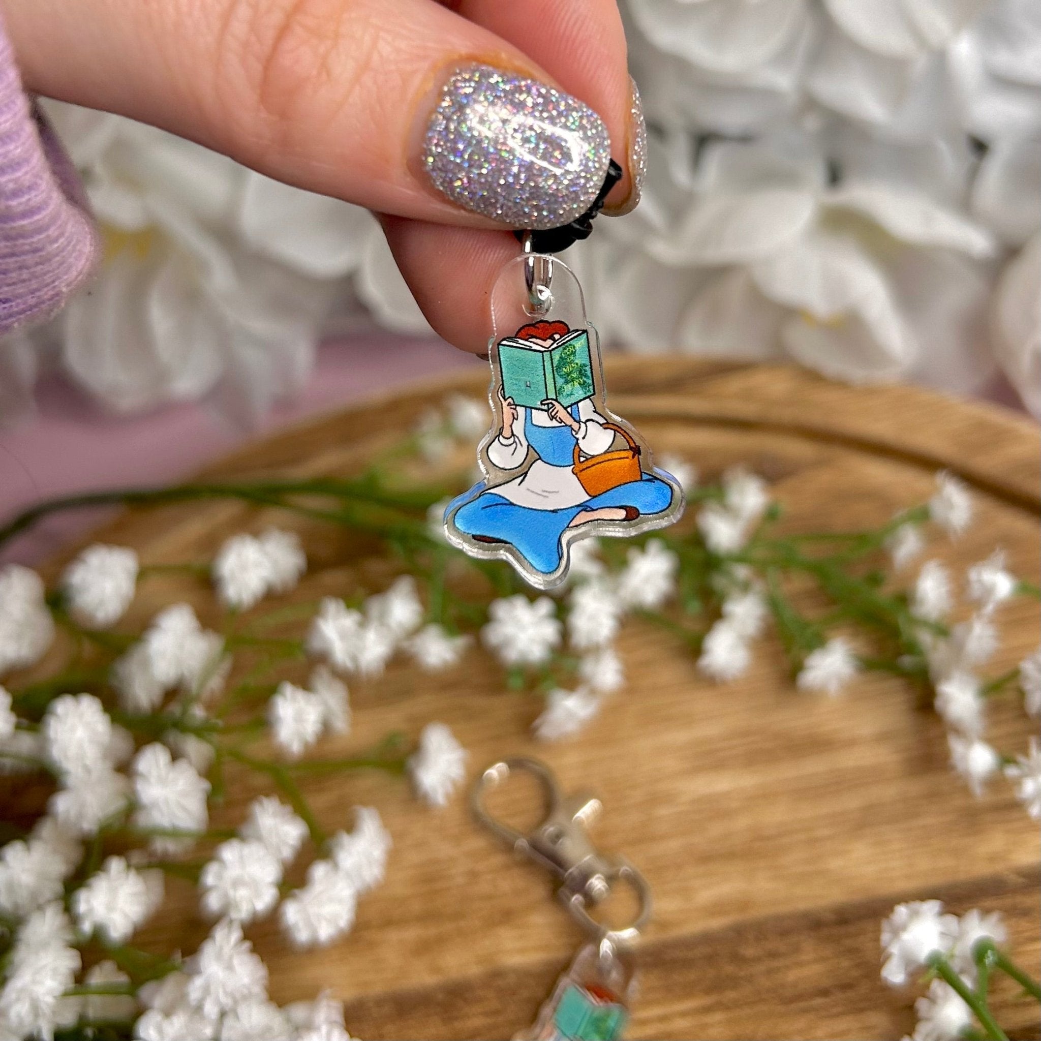 Princess Reading A Court of Mist and Fury Dust Plug USB-C