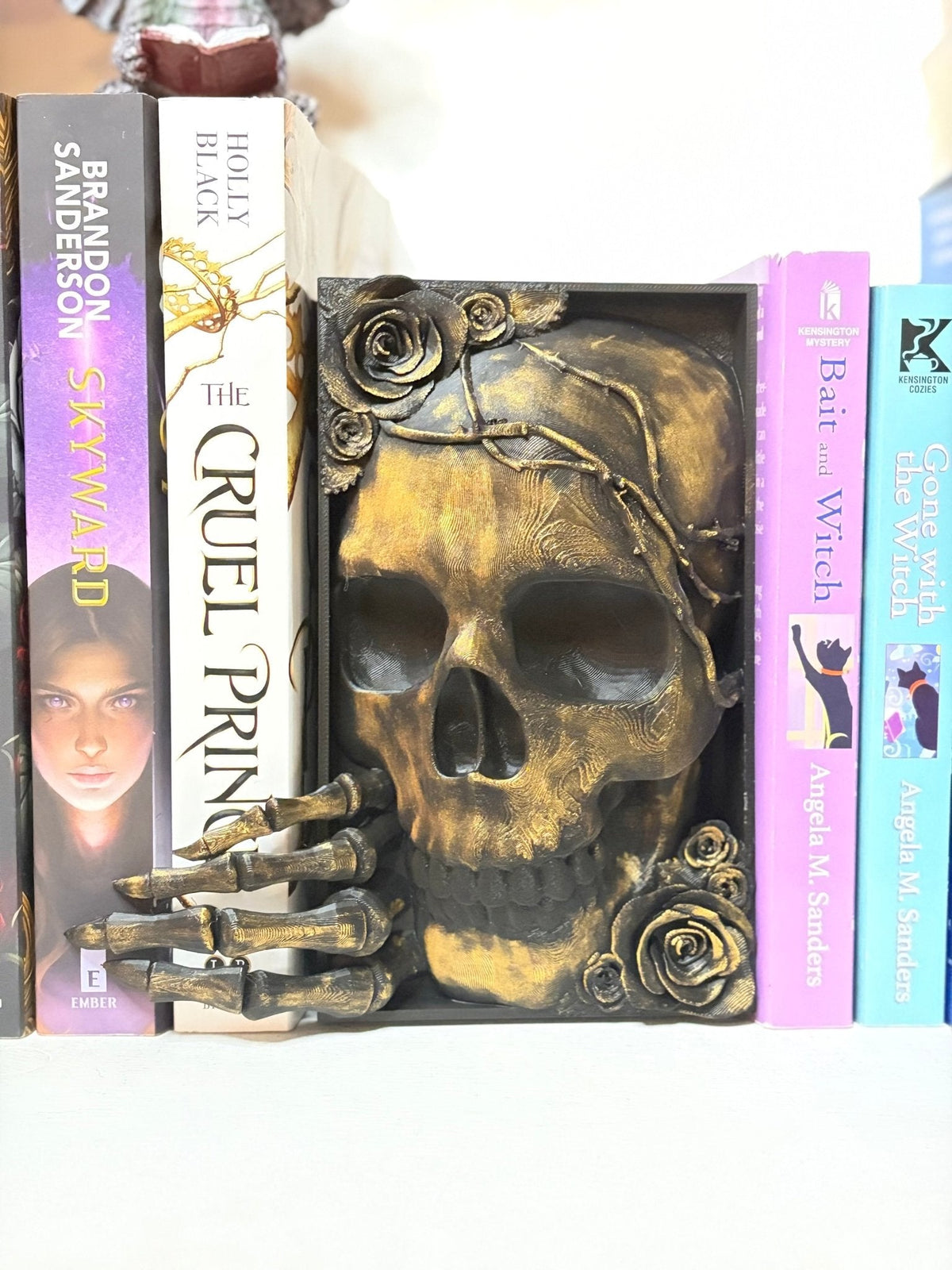 3D-Printed Skull, Thorns & Roses Book Nook